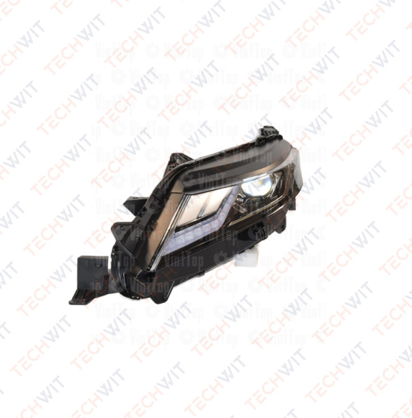 Mitsubishi L200 фара передняя левая LED 8301D381 Митсубиши L200 2019- TECHWIT